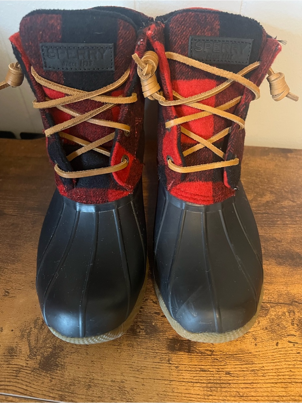 Women’s Size 6 Sperry Saltwater Buffalo Winter Boots, Wool, Red & Black